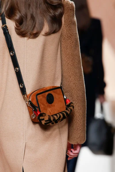 Look 77